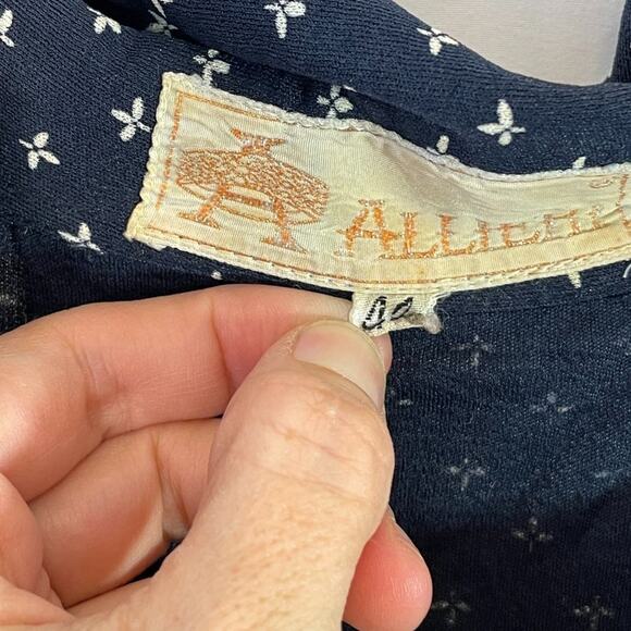 Vintage 1970s Navy Floral Shirt Dress by Alleri – Lounge or Belted Fit - Picture 12 of 15